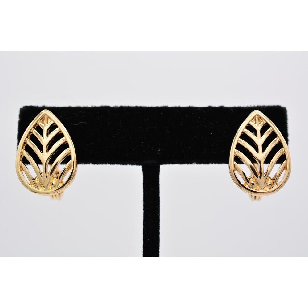 TJG Vintage Clip Earrings Leaf Gold Tone Filigree Fall Autumn Signed 1980s Bin7